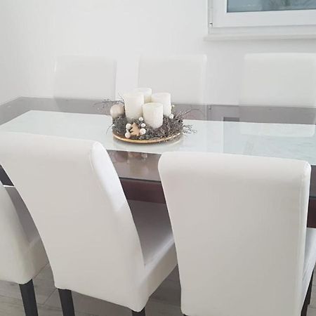 Apartman Lora ยูบุสกี ภายนอก รูปภาพ