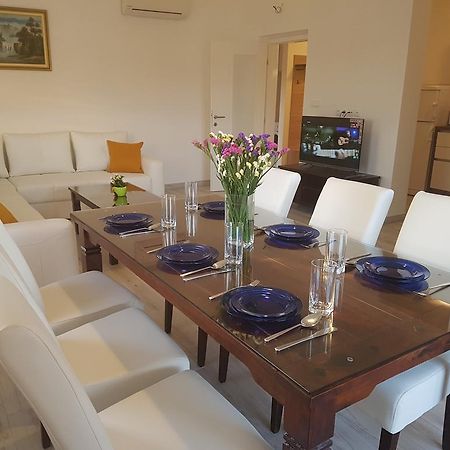 Apartman Lora ยูบุสกี ภายนอก รูปภาพ