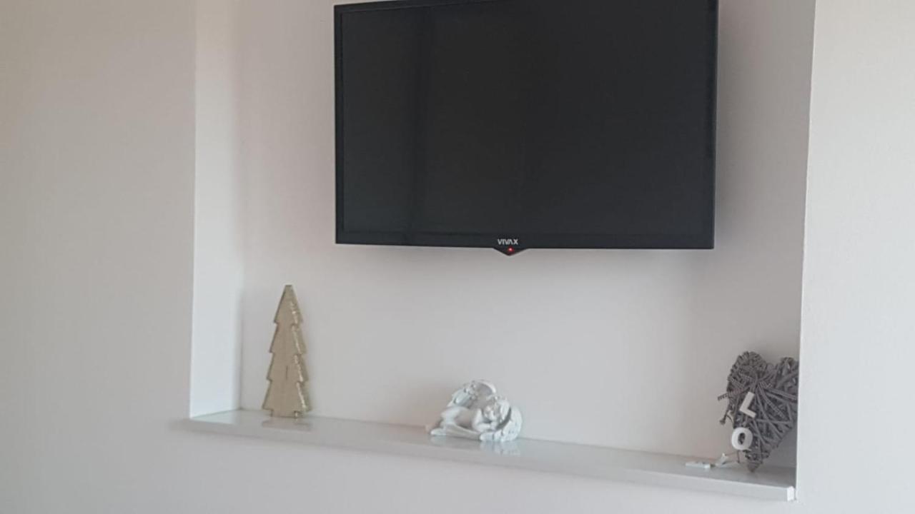 Apartman Lora ยูบุสกี ภายนอก รูปภาพ