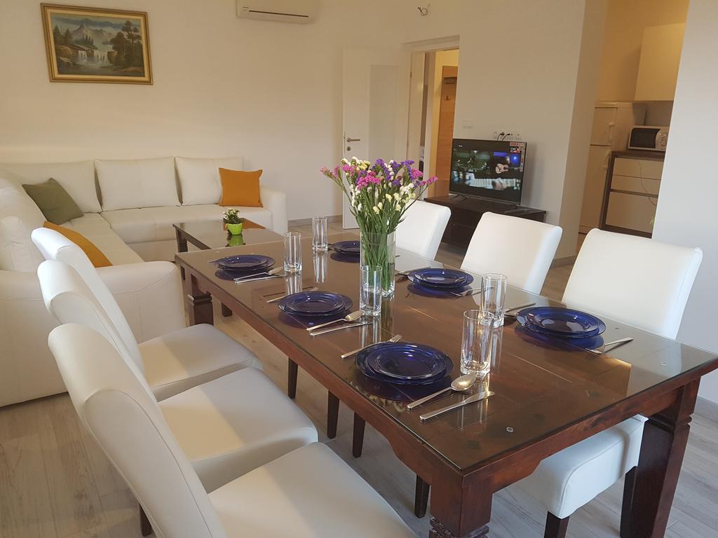 Apartman Lora ยูบุสกี ภายนอก รูปภาพ