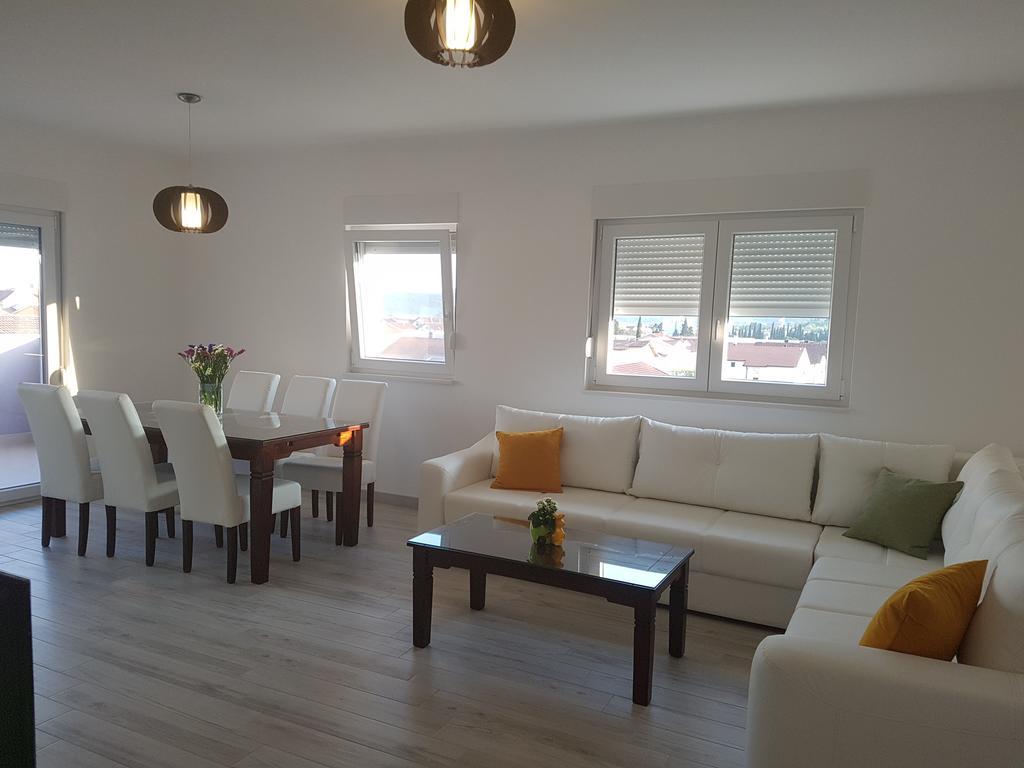 Apartman Lora ยูบุสกี ภายนอก รูปภาพ