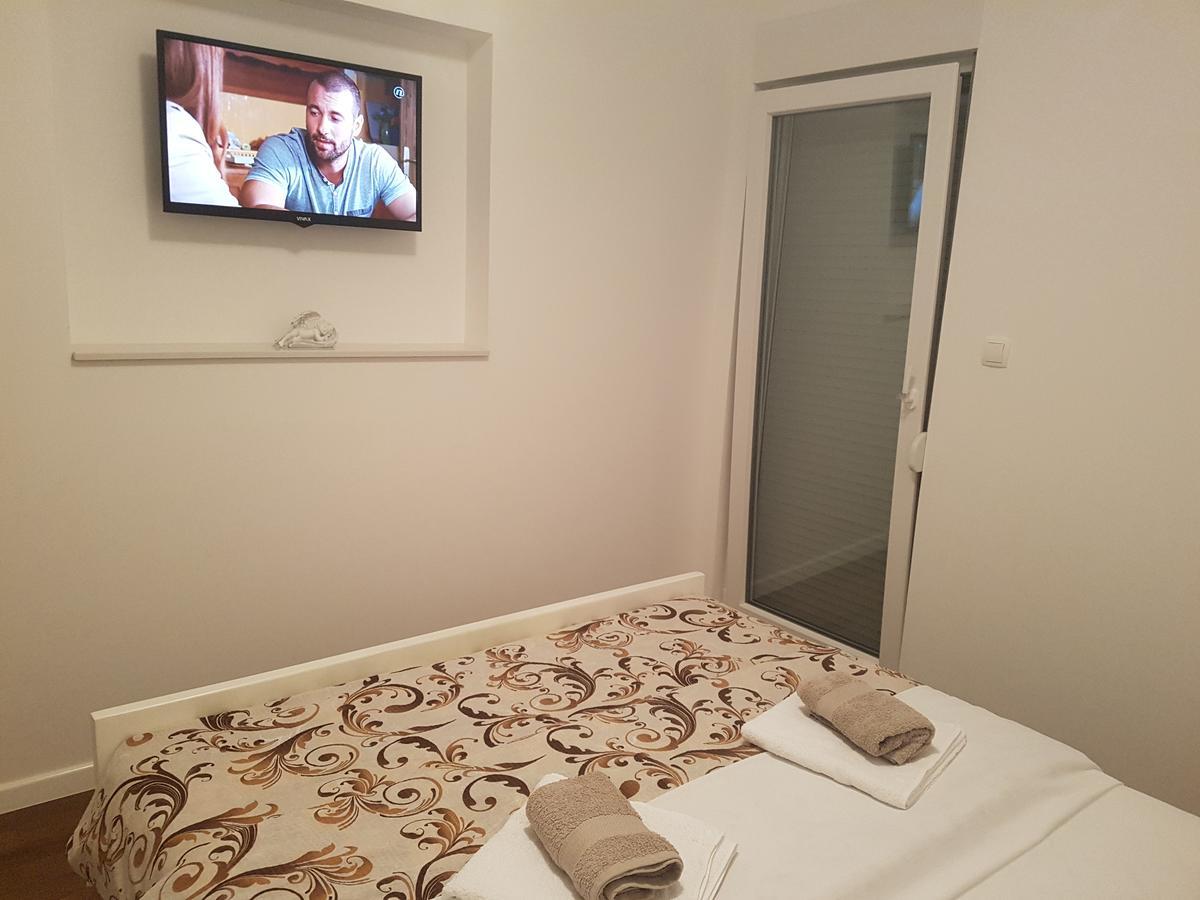 Apartman Lora ยูบุสกี ภายนอก รูปภาพ