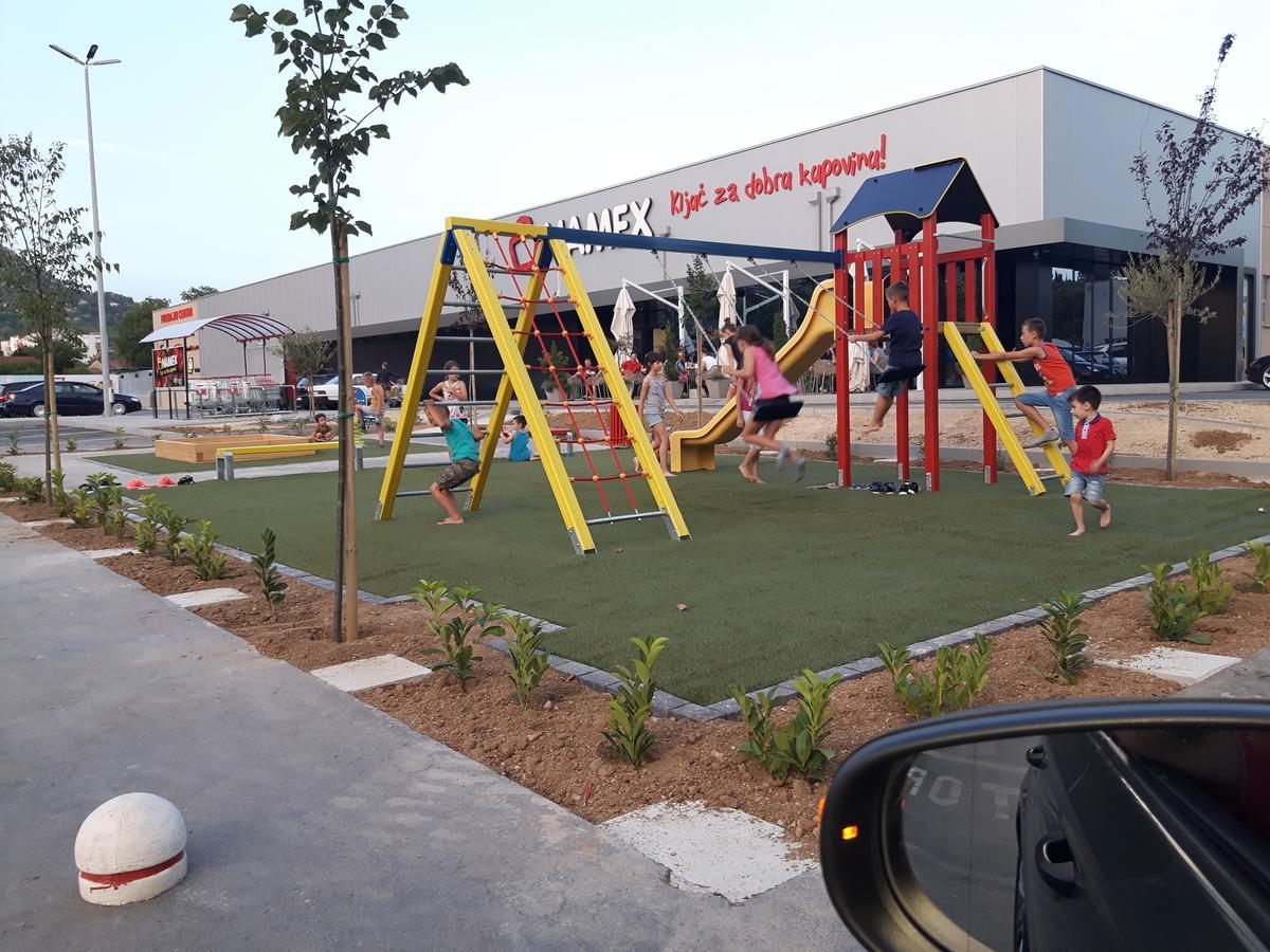 Apartman Lora ยูบุสกี ภายนอก รูปภาพ